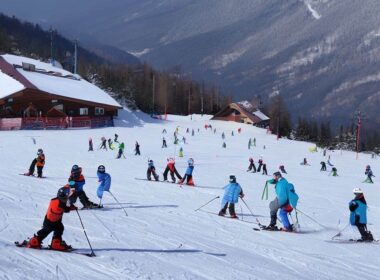 Nauka jazdy na nartach Łysa Góra - Popularne szkółki