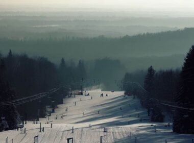 Stok narciarski Dębowiec - Idealne miejsce dla miłośników narciarstwa
